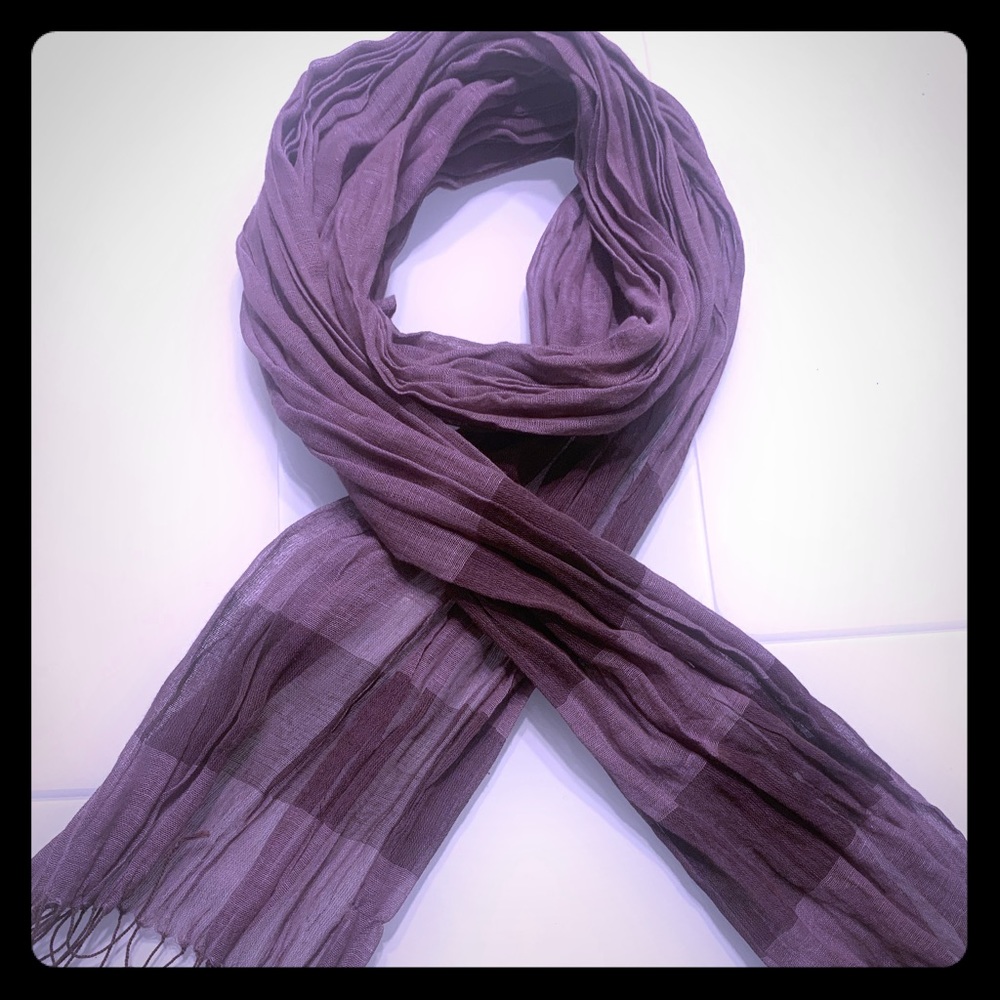 Woman’s 100% cotton scarf